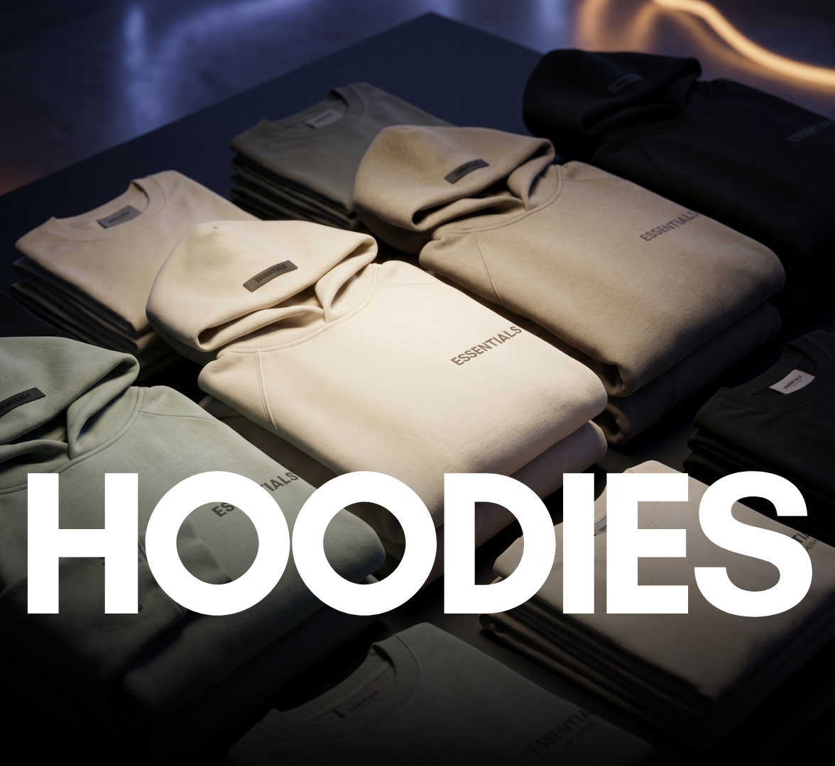 Modelo vistiendo un hoodie negro de alto gramaje fit boxy